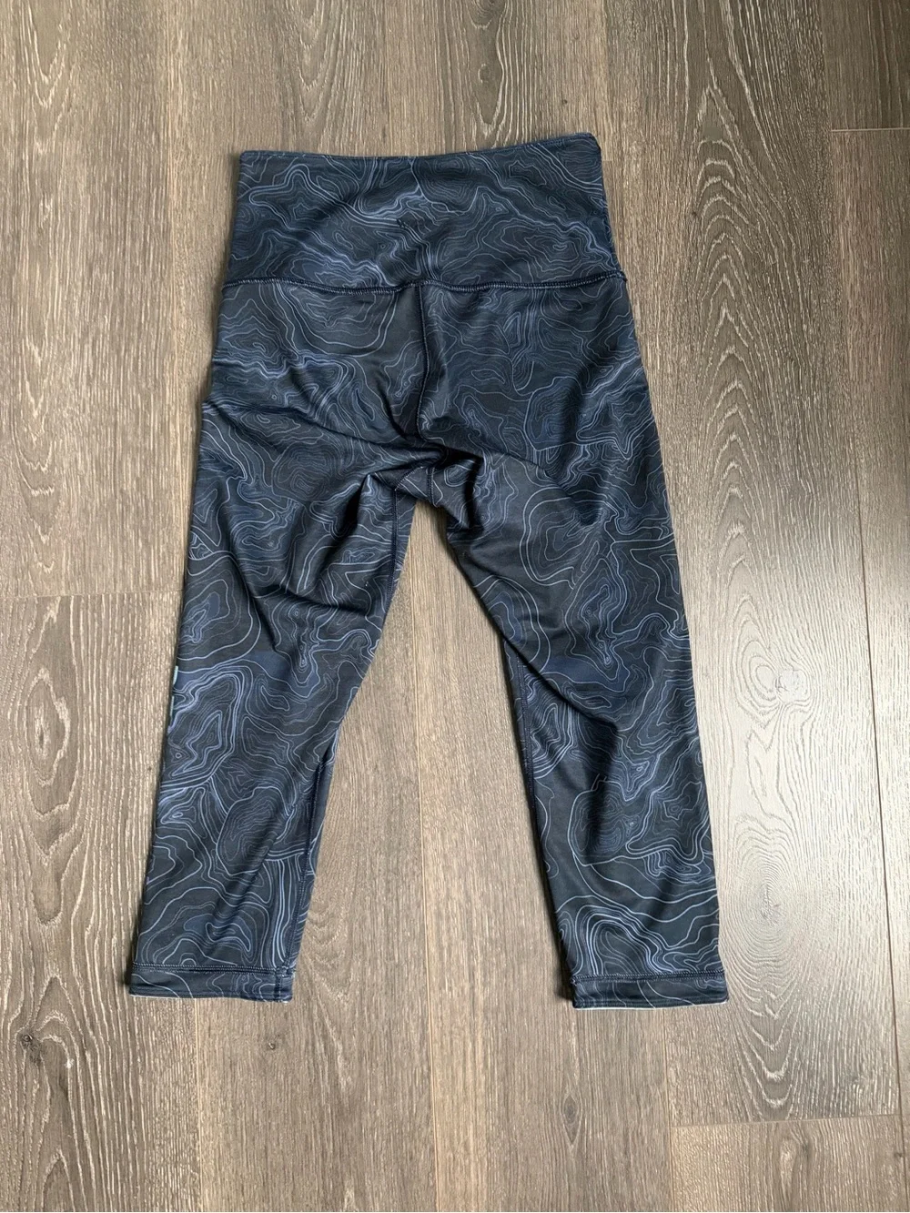 Peloton Crop Leggings Patterned High-Rise Performance Capris Blue Topographic - Picture 6 of 6